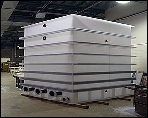 R�servoir avec renforcissement en acier